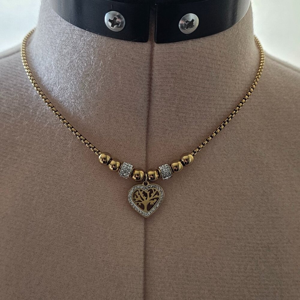 Gorgeous Heart-Shaped Tree of Life Necklace